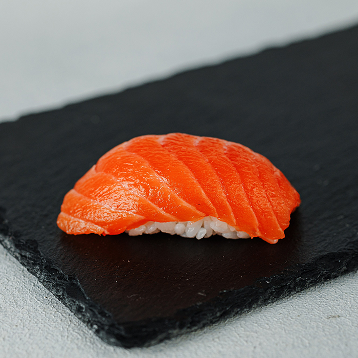 Нігірі з лососем