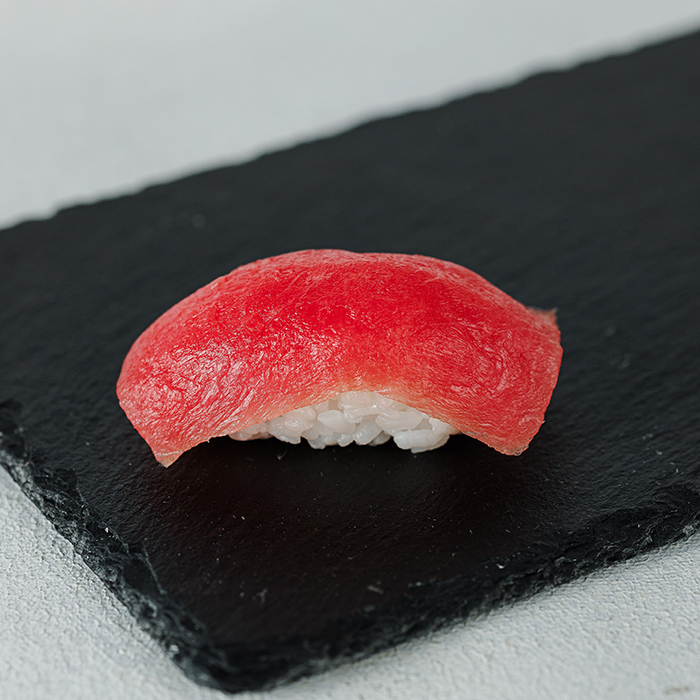 Нігірі з тунцем